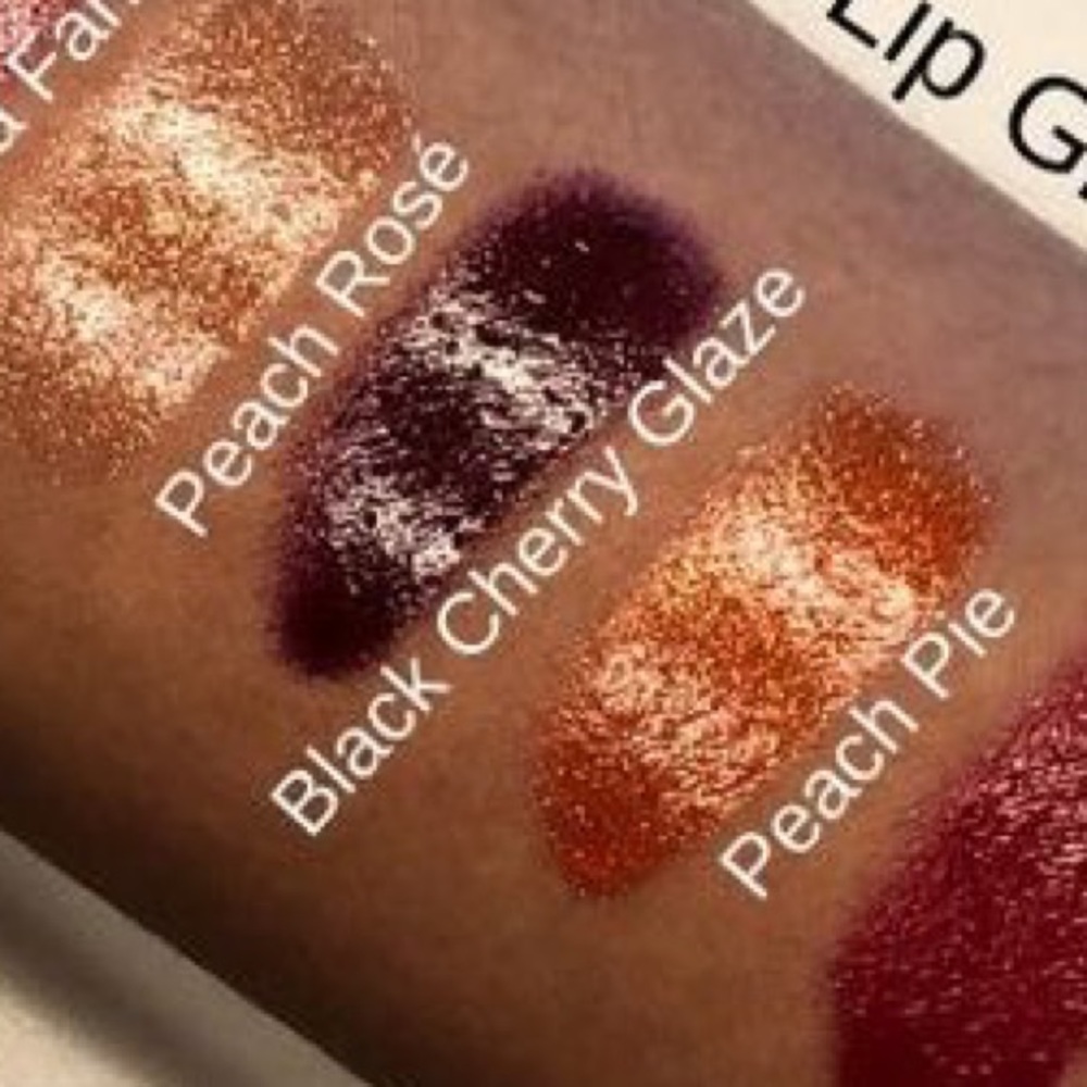 Black cherry Plump A La Crème Lip Gloss